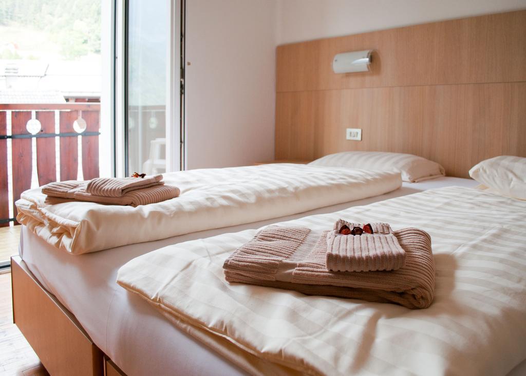 Hotel Lory - Molveno - Dolomiti Phòng bức ảnh
